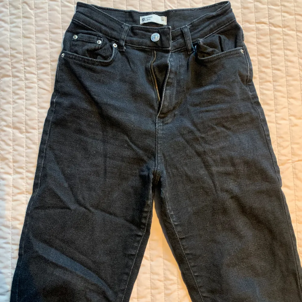 Svarta jeans från Ginatricot i storlek 34  . Jeans & Byxor.