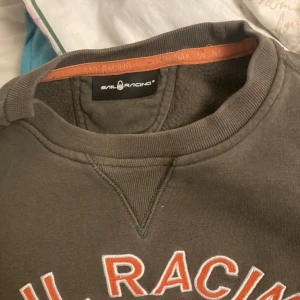 Tjock tröja - Använd väldigt lite. Bra skick. 