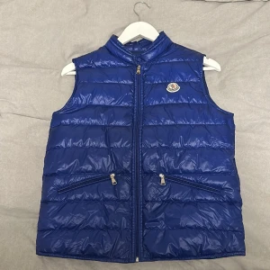 Moncler gui väst - Storlek 14 years  Nyskick