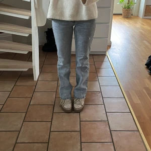 Gina jeans - Gina jeans som inte kommer till användning. Jeansen är midrise. Jag är 169 och de är något korta på mig