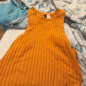 Orange topp - Orange topp som är enbart använd 2 gånger