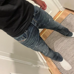 Diesel jeans  - Hej, Säljer min fina tiger of Sweden jeans i storlek W31 L32 slimfit. Modellen är runt 180 lång och runt 65 kg. Den är sparsamt använd och passar perfekt nu till sommaren. Först till kvarn:)