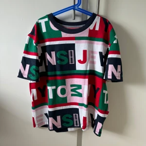 Tommy Hilfiger t-shirt  - Inte kommit till användning. 