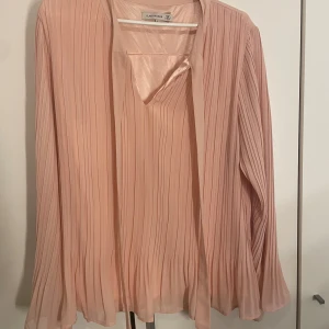 Blus  - Blus i storlek L från flash women.  Använd någon enstaka gång