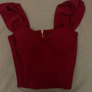 tröja  - Säljer denna tröja för 160kr! Den är i storlek L och i jättebra skick! Köparen står för frakten och tryck ej på köp nu!