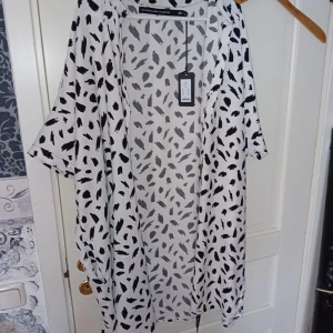 Snygg skjorta  - Snygg ny skjorta med prislappen kvar.  Storlek L / xl .