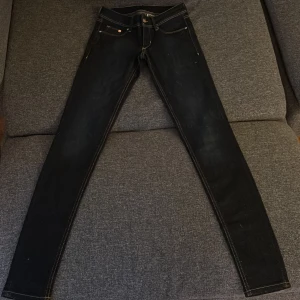 Mörkblå hm jeans  - Stolek 34, oanvända, mörkblå
