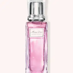 En dior roller perfume i doften ”blooming bouquet”