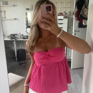 Söt topp - (Lägger ut igen till köpare)