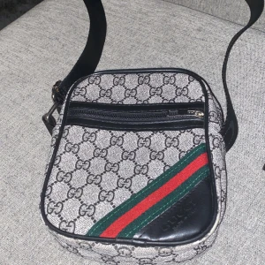 Pris kan diskuteras kom DM för mer info - Gucci väska bra skick