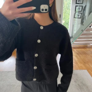 Kofta - Kofta som är i fint skick. Liten i storlek! Lånade bilder 💞