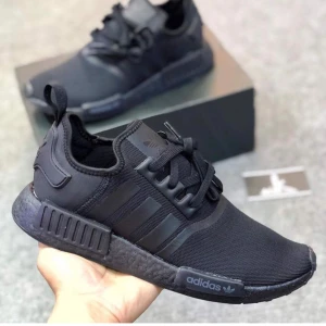 Adidas NMD - Adidas NMD i storlek 36 2/3. Köpta för ca 2 månader sedan använda 3 gånger.  Nypris: 1345kr  Säljer för 450kr 