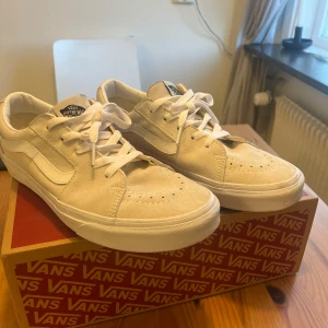 Vans skor - Storlek 42,5 Nyskick Beige Använda 2-3 gånger! 