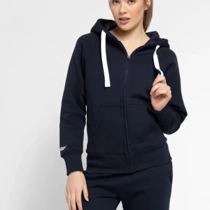 Zip tröja  - Säljer min så sköna och snygga zip tröja från russemerch. Nypris är 750, den är använd fåtal gånger men är i bra skick helt utan defekter 