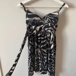 Vintage linne - Vintage leopard mönstrad linne 🐆 storlek S. Lite längre