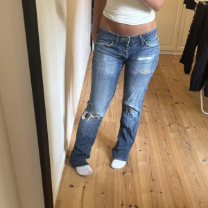 Jeans - Säljer nu mina såå snygga jeans från wrangler som tyvärr inte kommer till användning. Storlek S. Hör av er vid frågor!🤩🙌🏻