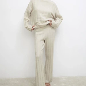 Stickat set - Stickat set ifrån H&M  I nyskick endast testat 