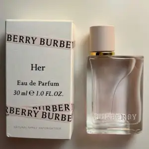 Säljer min nästintill oanvända burberry parfym då det inte riktigt är min doft. Ny pris 1025 💓 Gratis frakt !