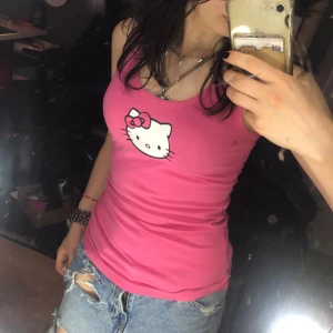 Hellokitty linne - Ett simpelt rosa hellokitty linne som jag köpte på Plick för länge sedan. Har tyävrr inte använt de så mycket, 