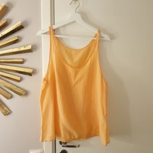 Topp - Tunt luftigt linne. 30% Silk 70% bomull.