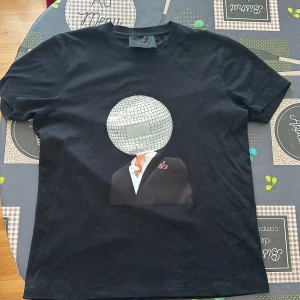 Limitato T-shirt small - Helt nytt skick och oanvänd. Size S är dock mer som en medium i passform. Köpt på NK 2023