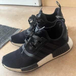 Adidas NMD  - Svarta i fint skick. Stl 38 2/3 
