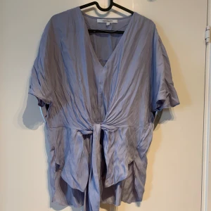 Blå knyttopp - Superfin knyttopp från Kappahl.