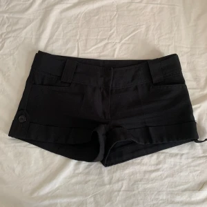 Kostymshorts - Supersnygga kostymshorts en knapp saknas :( 