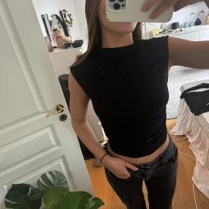 Båtringad topp - Säljer denna båtringade topp från Gina Tricot k bra skick!😇