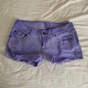 Supersnygga shorts  - Så snygga unika shorts, köpta i Portugal, snygg lila wash, midjemått 75