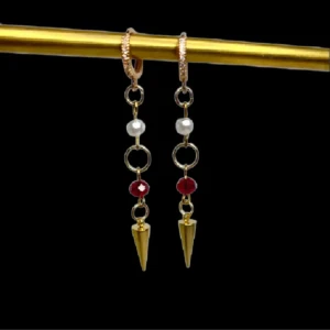 Örhängen med röd och grön pärla - Köp ett örhänge för 65kr kr eller ett par för 120kr🥰