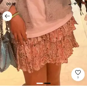 Säljer denna kjol som är köpt hör på Plick. Aldrig använd av mig pga att den tyvärr va för liten för mig. 