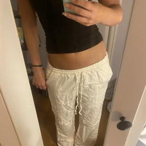 Linnebyxor  - Liknar linnebyxor, fickor på baksidan, supersnygga nu i sommar💗