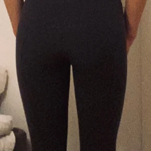 jättefina ridbyxor - superfina ridbyxor i jättebra skick. nypris 400kr säljs för 75kr !!RIKTIGT KAP!!