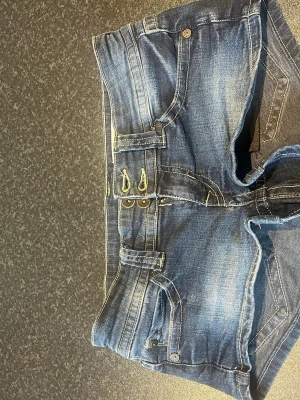 Low waist short bershka - Low waist short från bershka stl 34