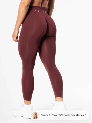 Prime Scrunch Tights - Prime scrunch tights från Relode. Använd enstaka gånger. I färgen  burgundy i storlek xs. Säljer då de ej används. Styckpris just nu är 489kr på hemsidan 💖💖 Inga defekter