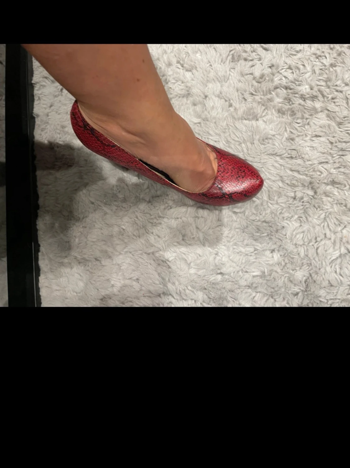 Röda pumps med ormmönster - 2