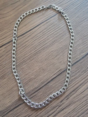 Kubansk halskedja - Kubansk halskedja. 3mm i rostfritt stål. Hummerlås. Silverfärg.