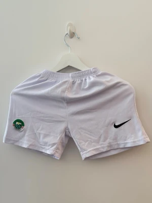 Träningsshorts / Fotbollsshorts - Tre par funktionella träningsshorts i snabbtorkande material, perfekta för fotboll, träning eller idrott. Säljs styckvis eller som ett paketerbjudande (se priser nedan). Styckpris: 70 kr Paketpris (alla 3 par): 189