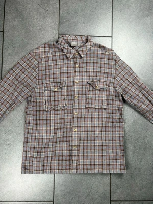 Flanell overshirt herr storlek L  - En flanell overshirt för herr i ett mycket fint skick. Storlek L. 