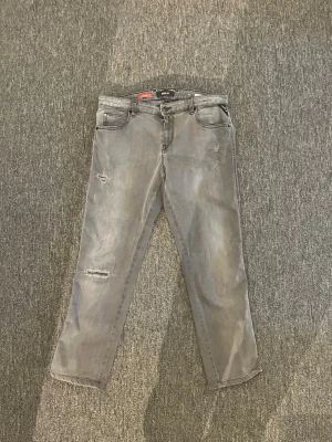 Replay Jeans  - Replay Hyperflex jeans med slitningar! -Modell Katewin!- Storlek W28 L30!- Skick 8/10!-Pris 199kr! Hör av er vid minsta lilla fråga eller fundering! 
