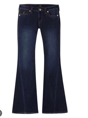 Mörkblå lågmidjade bootcut jeans - Pris kan diskuteras, skriv för fler bilder - W27 L32