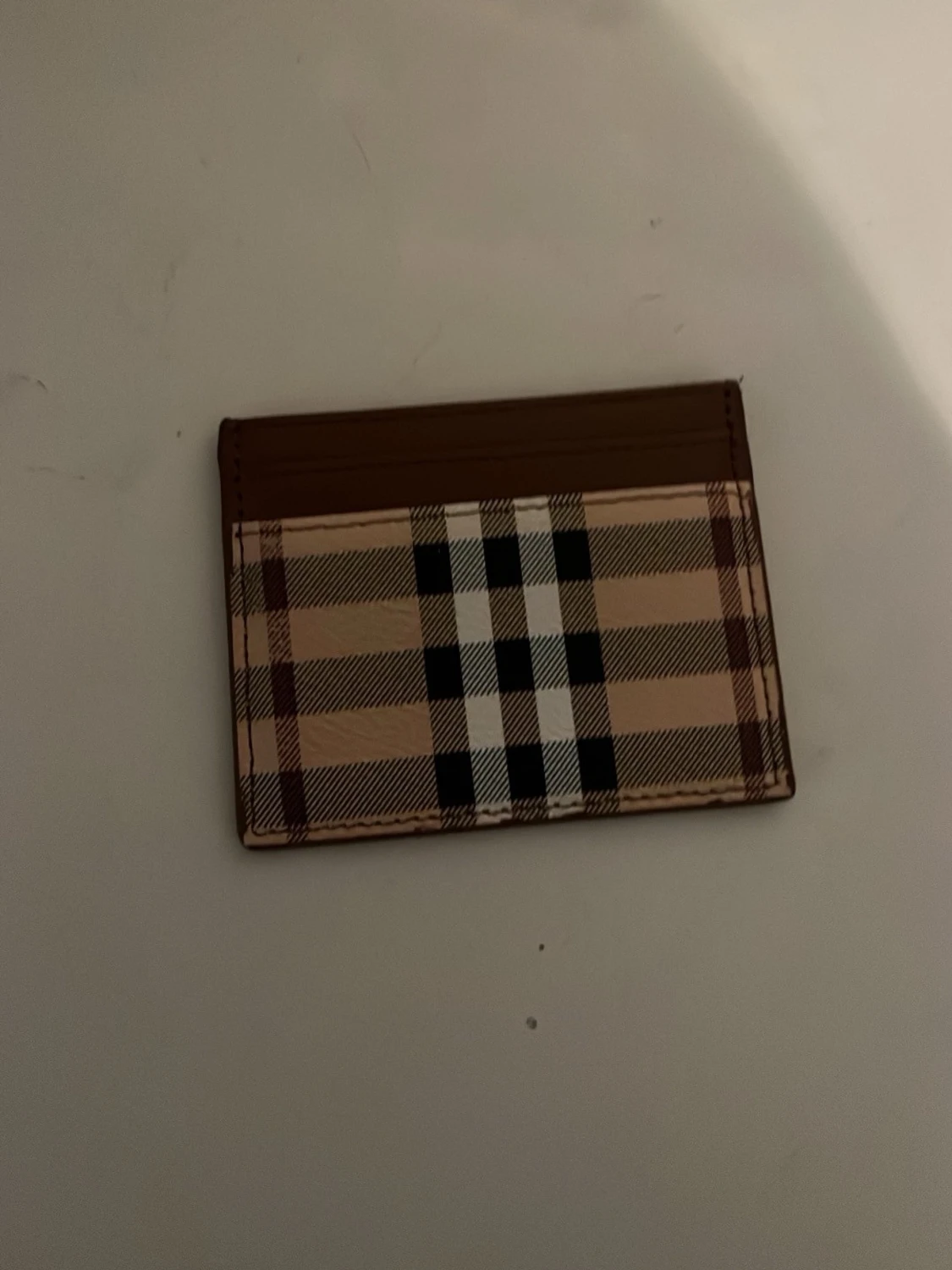 Rutig kortfodral i beige och brunt - 1