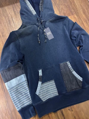 Ralph Lauren Hoodie  - Storlek XS men passar S/M. Skick 10/10 helt ny med tags. Ge bud!