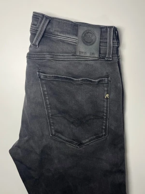 Replay anbass jeans - 👕 Plagg: Jeans                                                          📏 Storlek: 31/32                                                            🏷️ Märke/Modell: Replay anbass                                                  ✨ Skick: Fint skick                                                        💬 Vid frågor är det bara att skriva!                                                                                          🛍️ Gramenti