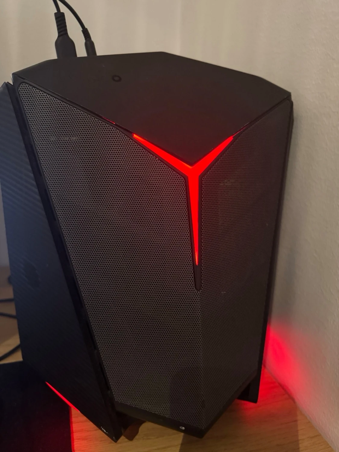 Lenovo stationär gamingdator svart/röd - 1