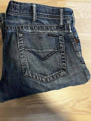 energie jeans   - Skit feta energie jeans sällsyn tvätt, passar om du är 170 ungefär. fraktar inom 8 h pris går o diskutera 