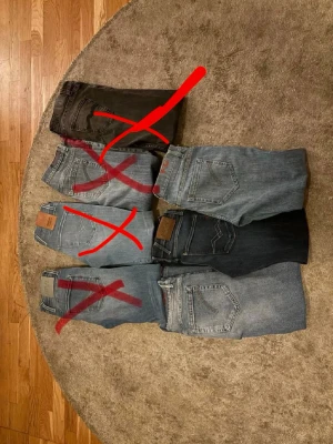 Schyssta Jeans - Säljer 7 riktigt snygga jeans från Dondup, Nudie och Replay! 🙌👖 Alla är i toppskick och redo för en ny ägare.  Hör av dig om du är intresserad av något par – jag svarar snabbt! P.S. Har lagt upp varje par separat med mer detaljer 👌💸