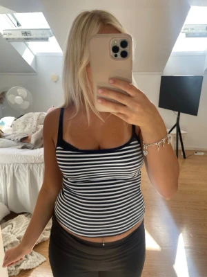 Två randiga linnen - Två stycken randiga linnen från Shein | båda är storlek xs, jag är 154 lång | aldrig använda💕