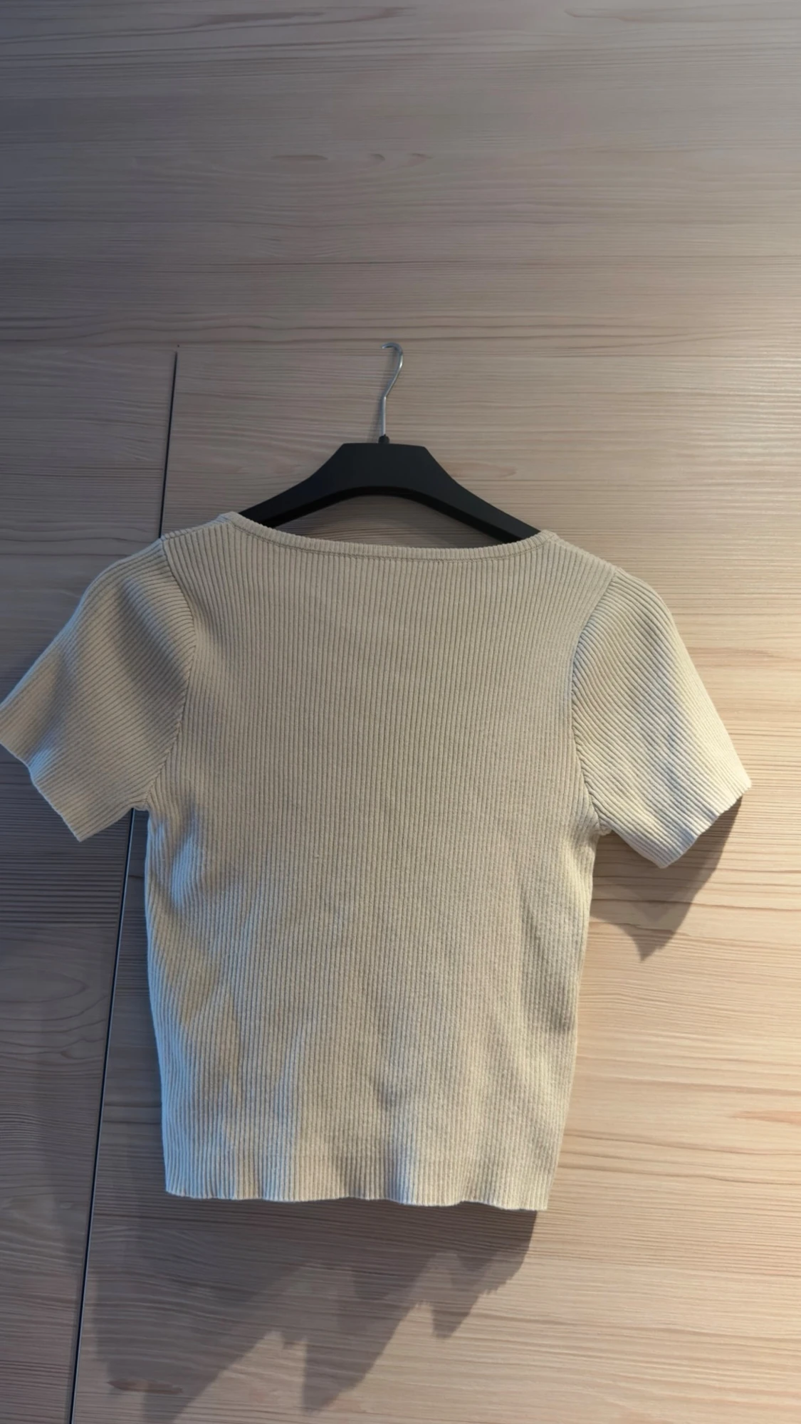 Beige ribbad croppad topp - 1